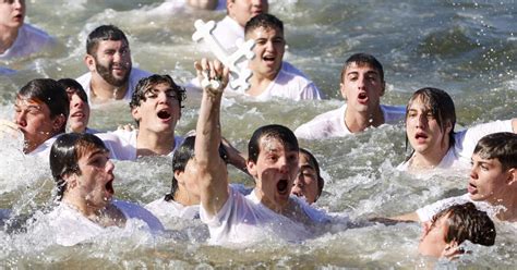 Florida’s Greek community celebrates the Epiphany with annual dive into water to retrieve cross